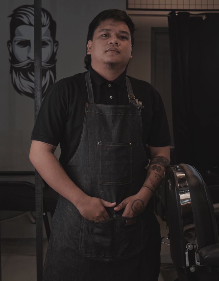 Marek Hlaváč — MAJITEĽ · MASTER BARBER
